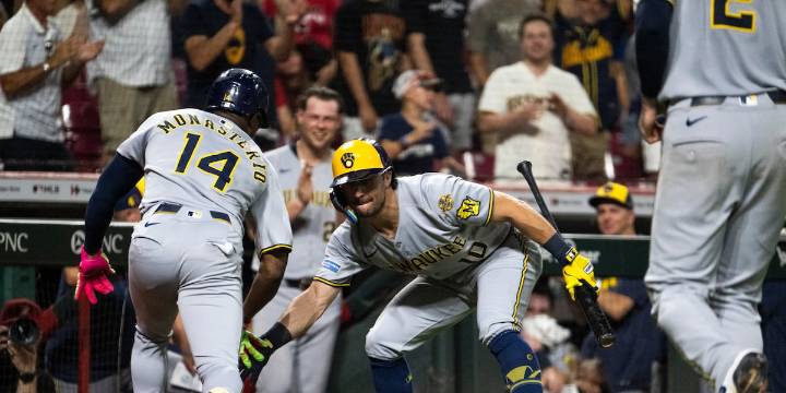 MLB-best Brewers rally again, set franchise single-season record for consecutive victories with 14