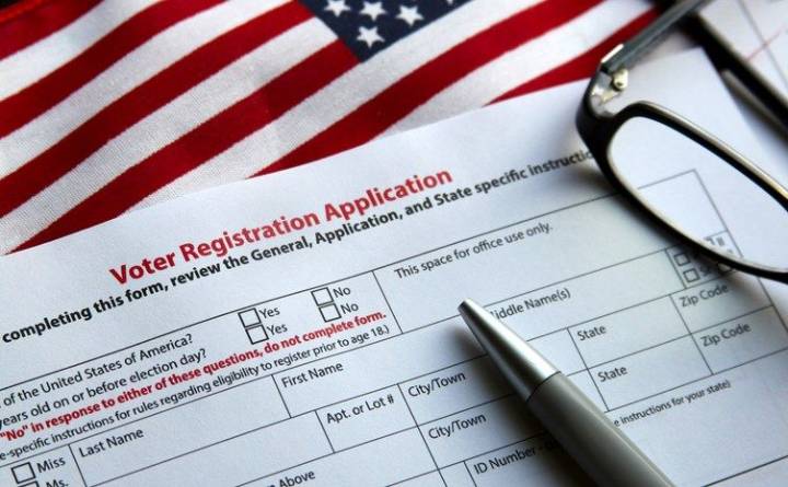Lawsuit challenges new Ohio voter registration rule