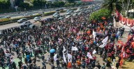 Ciudadanos en Indonesia protestan indignados tras conocer aumento de sueldo de diputados
