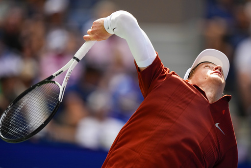 Wimbledon champions Jannik Sinner and Iga Swiatek get off to good starts at the US Open