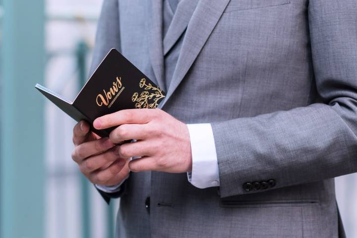 Aprendió lenguaje de señas para incluir a sus suegros sordos en la boda: el video ya es viral