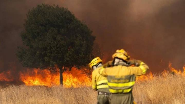 Bajan a 13 los incendios activos de nivel 2 en Castilla y León, Galicia y Asturias