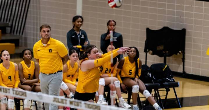 Joliet West spreads the wealth in two-set win over Lincoln