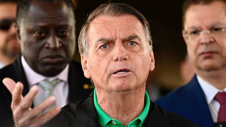 Bolsonaro pide su absolución y afirma que las acusaciones en su contra son absurdas