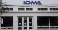 Afiliados de IOMA denuncian abandono y apuntan contra Homero Giles tras la muerte de una jubilada