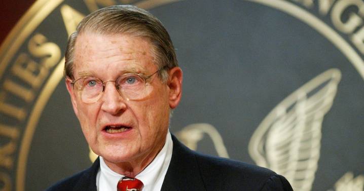 William H. Webster, who led both the FBI and CIA, dies at 101