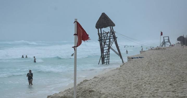 Doble amenaza en el Atlántico: Tormenta tropical Fernando y zona de baja presión amagan con más lluvias