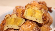Cómo se hacen los Buñuelos de banana: la receta riquísima y cremosa con 8 ingredientes