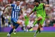 Raúl Jiménez inicia temporada como titular en empate dramático del Fulham