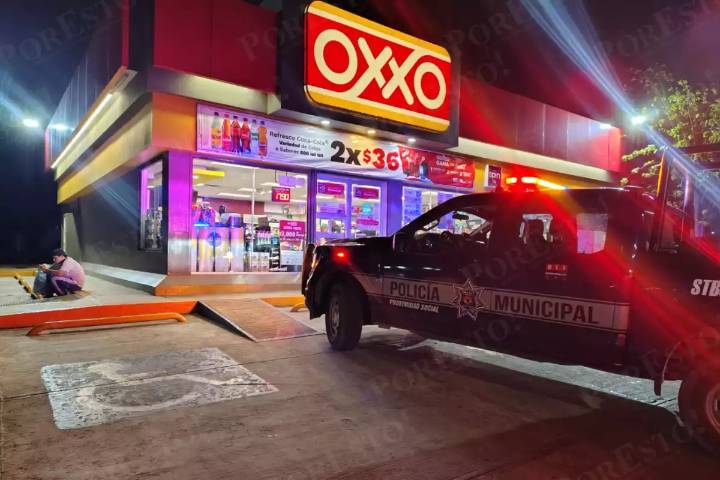 Violenta madrugada: Sujetos armados asaltan un Oxxo en Cancún