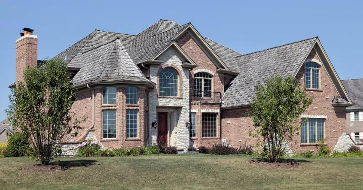 Widespread exposure vs. quiet exclusivity: The controversy around private listings