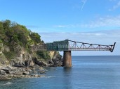 Denunciado un 'instagrammer' que habilitó un columpio en un cargadero de Castro Urdiales para lanzarse al mar Cantábrico