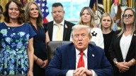 Trump emite una proclamación en memoria de los militares asesinados en Abbey Gate