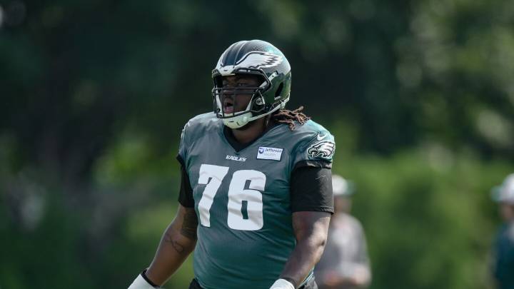 Eagles OL Kenyon Green carted off with an injury
