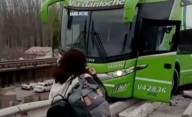 Colectivo casi cae al vacío