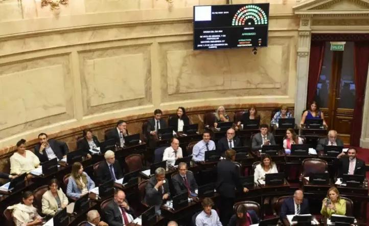 “No hay plata”, pero los sueldos de los senadores vuelven a subir: desde noviembre cobrarán más de $10 millones