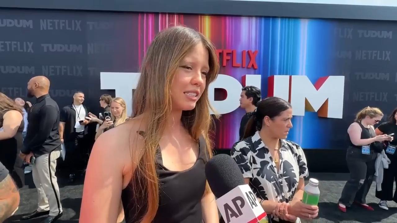 Mia Goth and Oscar Isaac on Del Toro's 'Frankenstein'