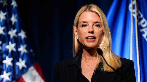 Qué saber sobre medidas de Donald Trump para quitar precios de matrícula estatal a estudiantes ilegales