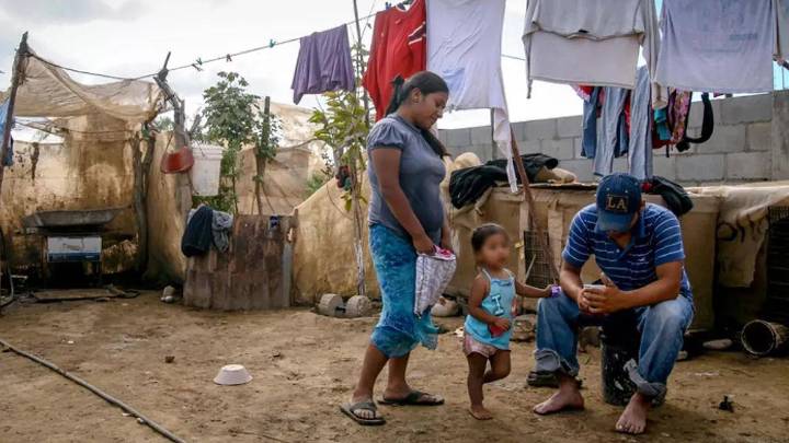 Salen 8.3 millones de mexicanos de la pobreza: Inegi... 3 de cada 10 aún vive en situación precaria