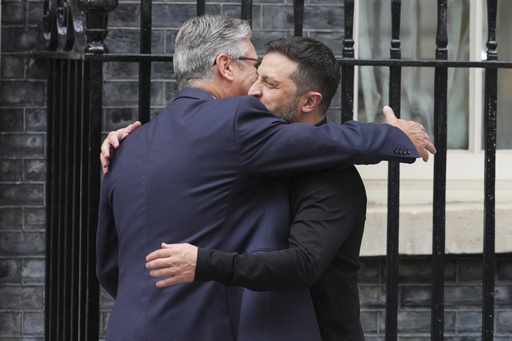 Zelenskyy se reúne con Starmer en Londres mientras Europa se prepara para cumbre entre Trump y Putin