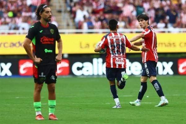 Chivas no levanta y pierde con Bravos de local