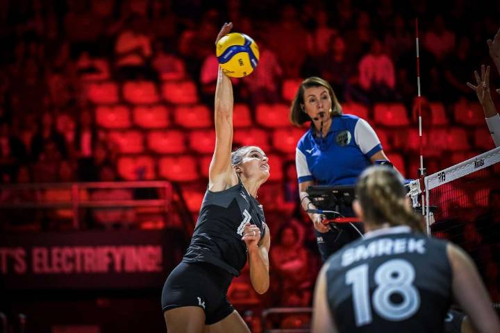 Canadian women advance to round of 16 at volleyball worlds