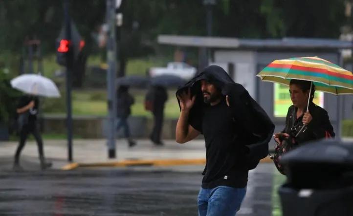 Anticipan lluvias para el fin de semana en el AMBA: ¿llega la tormenta de Santa Rosa?
