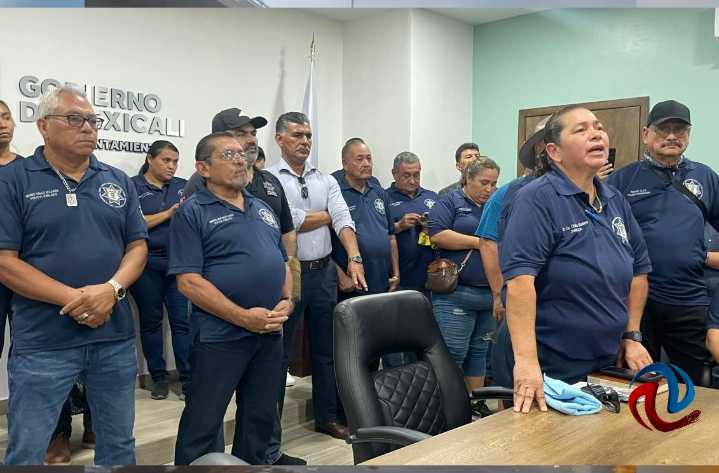 Se manifiestan jubilados por incumplimiento en el pago puntual de pensiones
