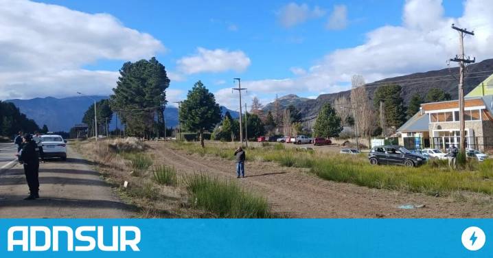 19:49 Intentó esquivar a un taxi en una ruta de Chubut y protagonizó un impactante vuelco