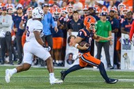 Beatty returns punt for TD, breaks Grange's 102-year-old record in No. 12 Illini's opening rout