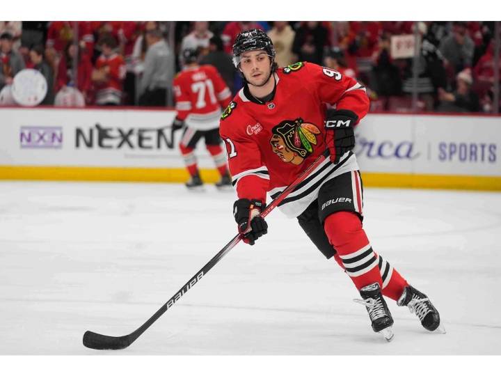 Chicago Blackhawks agree with young star Frank Nazar on 7