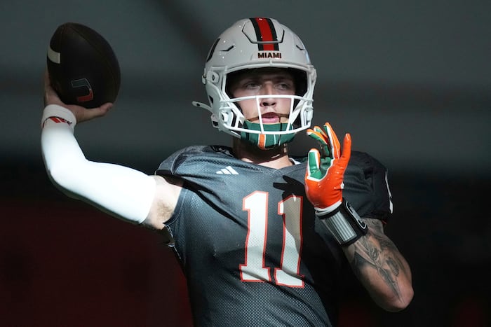 Miami’s Carson Beck breaks Testaverde record with perfect start vs. Bethune