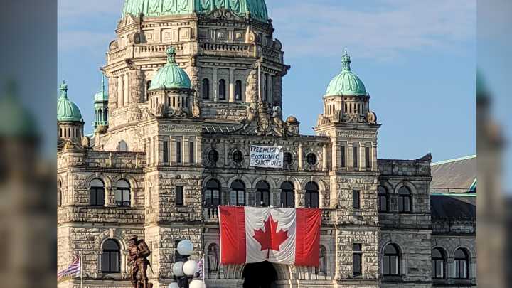 ‘Free Palestine’ banner hung on B.C. legislature sets off probe of ‘security breach’