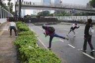 Indonesian leader pledges to revoke lawmakers’ perks after protests leave 6 dead