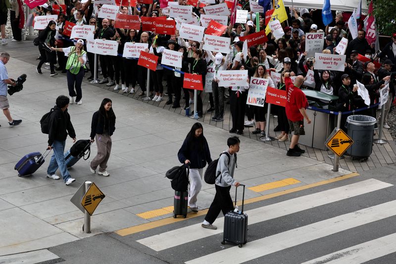 Exclusive-Air Canada labor deal faces fierce opposition over wages, vote could fail