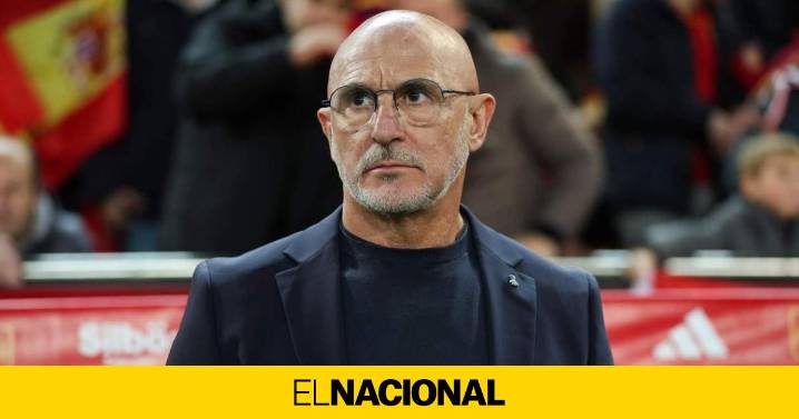 Luis de la Fuente le tira de las orejas, la Roja no es el Barça