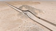 EE. UU. pinta de negro su frontera con México para que el calor impida escalarla
