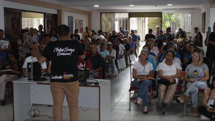Llaman a consejos comunales a renovarse