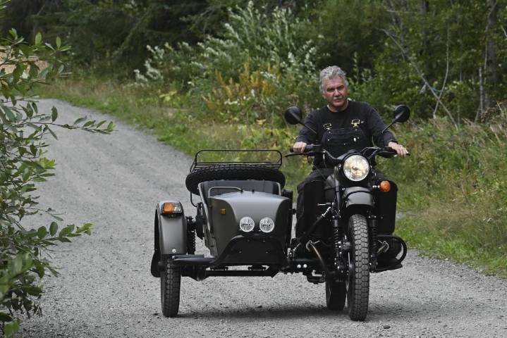 ¿El verdadero ganador?, un hombre de Alaska recibe una motocicleta de 22 mil dólares del gobierno ruso tras entrevista
