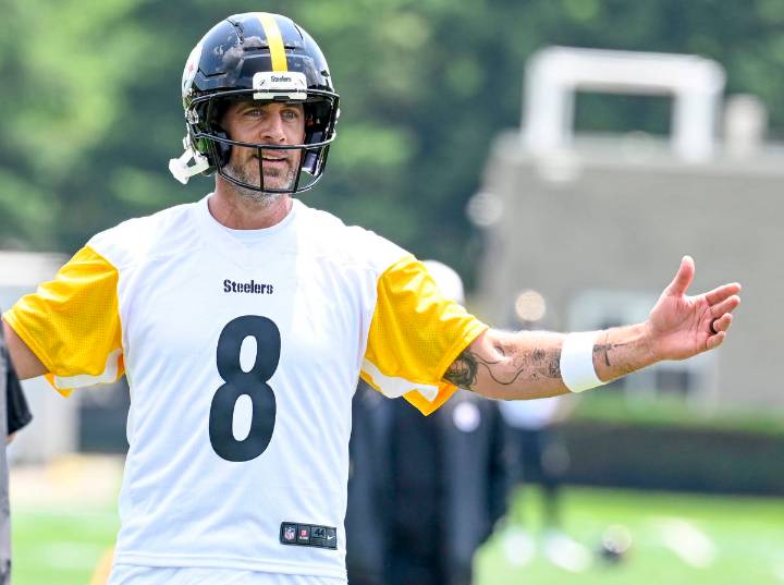 Struggling Aaron Rodgers Finally Snaps at Receiver After Mike Tomlin’s Reality Check for Steelers Rookie Aaron Rodgers loses his cool with a receiver amid the Steelers’ rocky camp, while Mike Tomlin d
