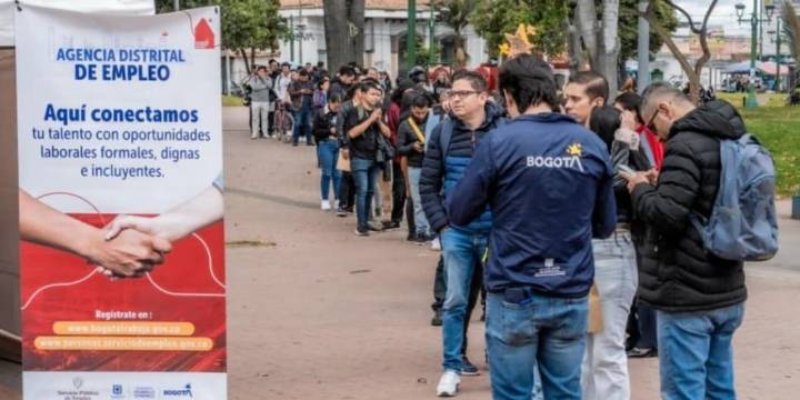 Bogotá abrió convocatoria con 695 vacantes laborales para todos los niveles educativos entre el 25 y el 30 de agosto de 2025