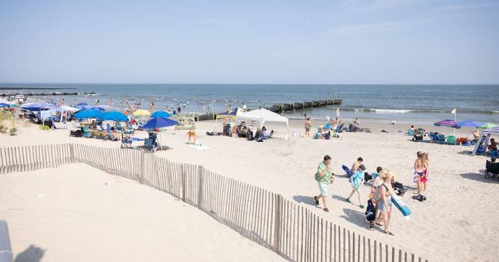 Huge tents, loud radios, sitting too close: Is beach etiquette dead in New Jersey?