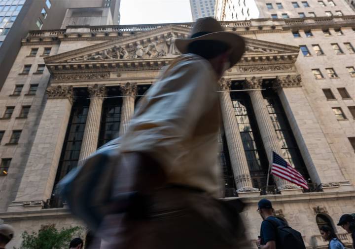 Wall Street points toward record highs before the bell on rate cut hopes