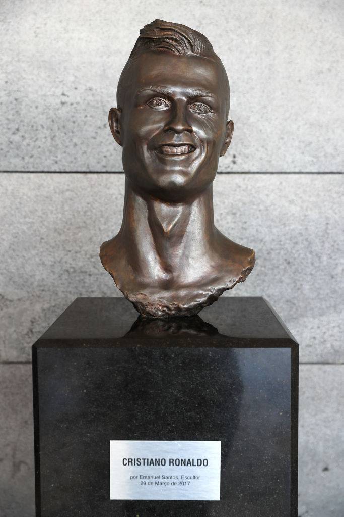 The Funniest Celebrity Statue FAILS