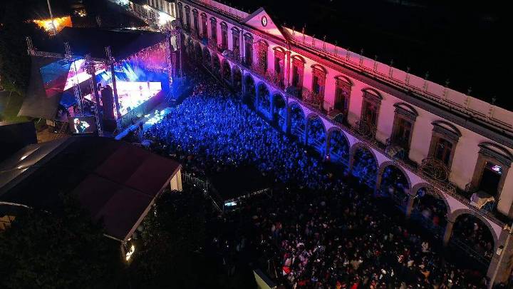 ¿Poblana cantó frente a un solo fan en la Feria de Zacatlán? Así fue la presentación de Yessi Villa