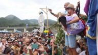 Pravia ya baila al ritmo del Xiringüelu: mucha sidra y diversión en la romería más multitudinaria de Asturias