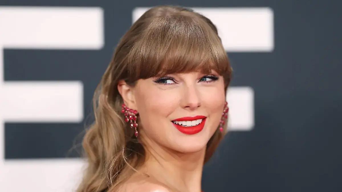 Vino blanco, lo que no puede faltar en la boda de Taylor Swift; aquí te decimos cuál es su favorito