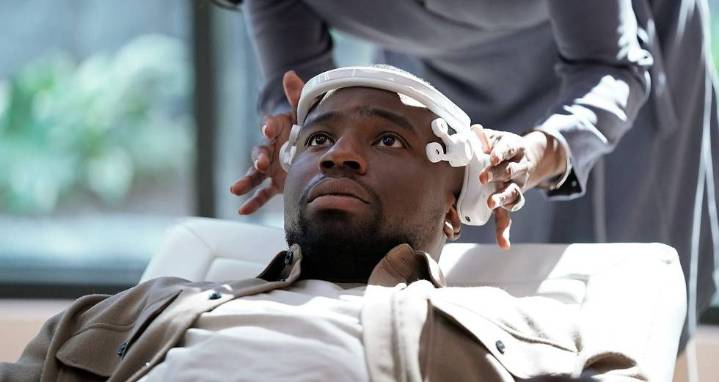 "Demascus" review: A sci-fi comedy about alternate realities
