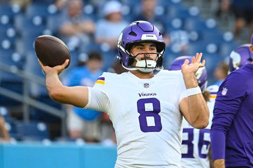 Vikings sign QB Carson Wentz to back up J.J. McCarthy, send Sam Howell to the Eagles