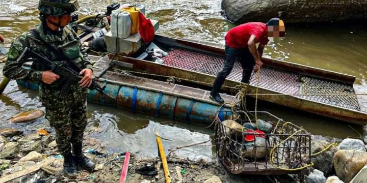 Operativo militar resultó en la destrucción de siete unidades de minería ilegal y cuatro capturados en Antioquia